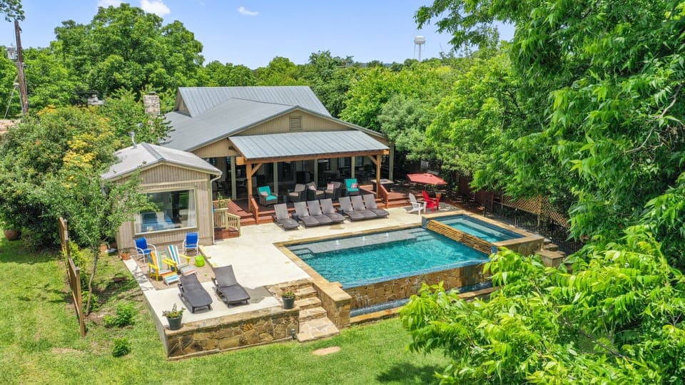 Pool and Huge Hot Tub