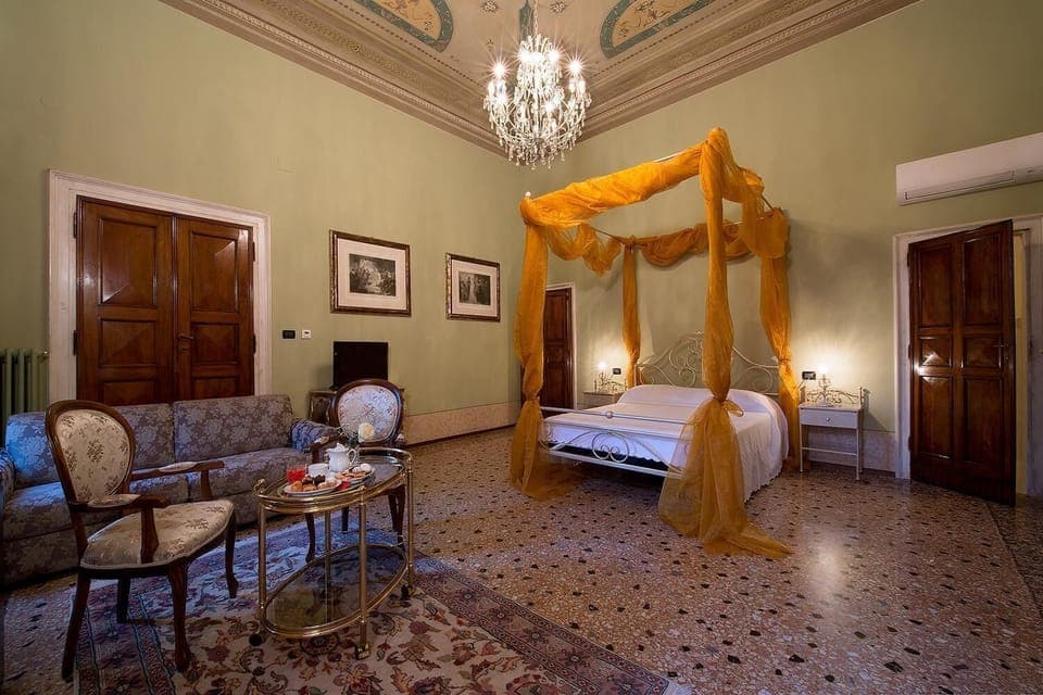 Minibar, in-room safe, individually decorated, individually furnished