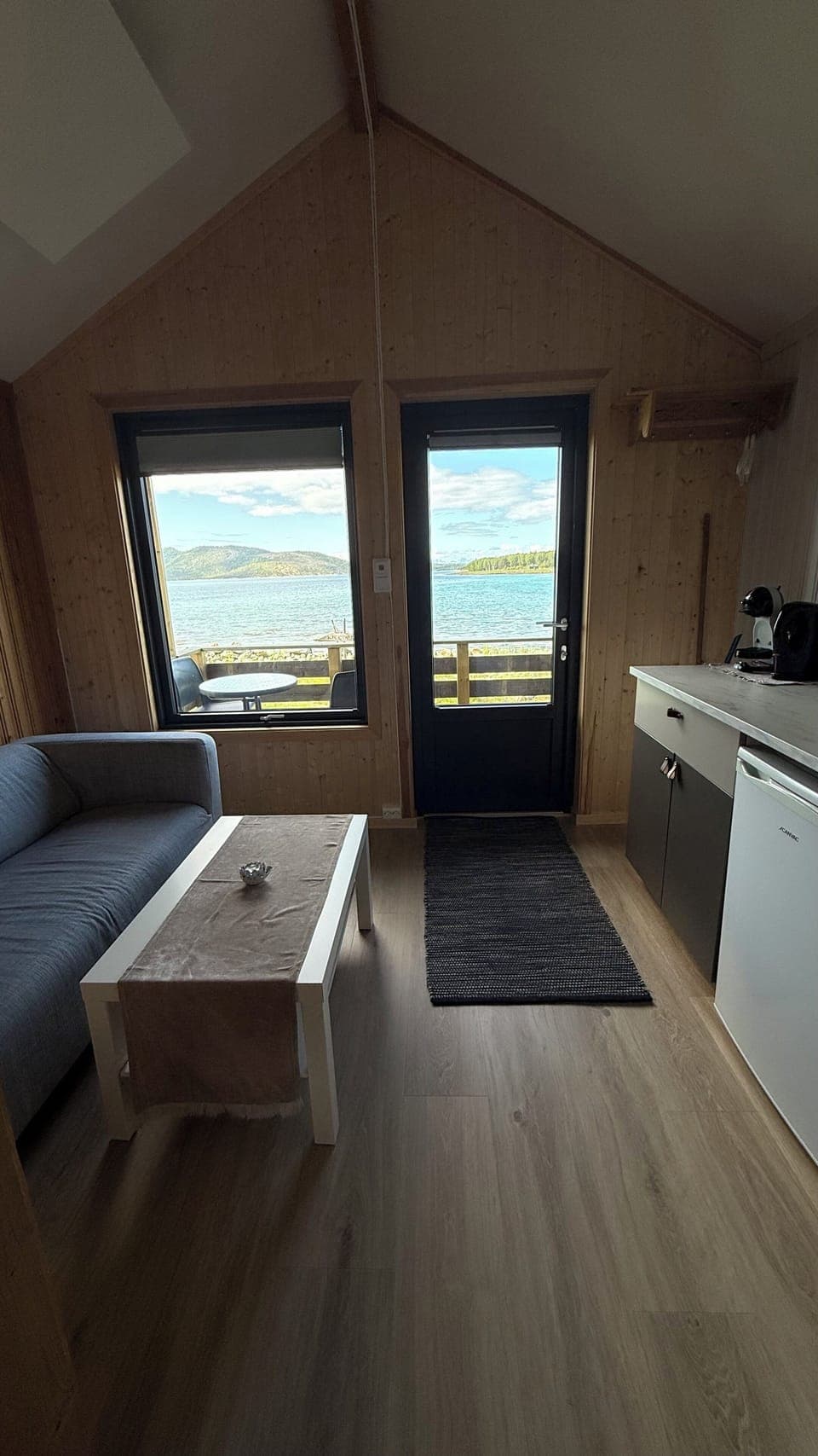 Basic Cabin, 1 Bedroom, Shared Bathroom | Living area