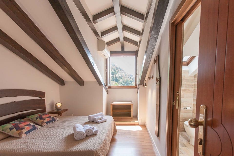 Premium bedding, in-room safe, desk, soundproofing