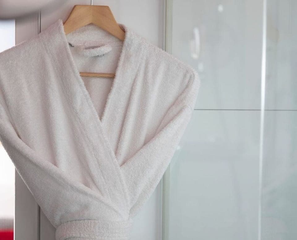 Superior Double Room | Bathroom | Free toiletries, towels, soap, shampoo