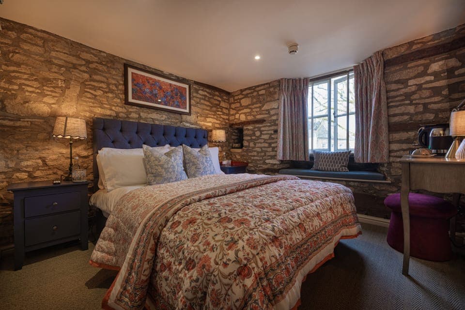 Basic Double Room | Desk, iron/ironing board, free WiFi, bed sheets