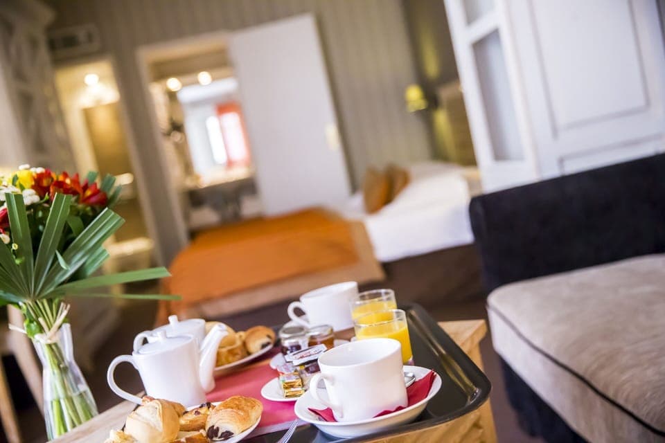 Superior Room, Ground Floor | Minibar, in-room safe, individually decorated, desk