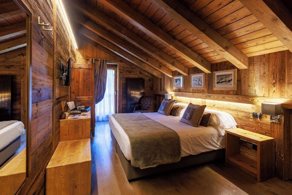 Romantic Double Room | In-room safe, individually decorated, individually furnished, desk