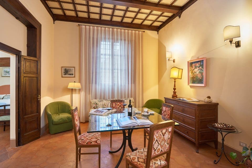 Standard Suite | In-room dining