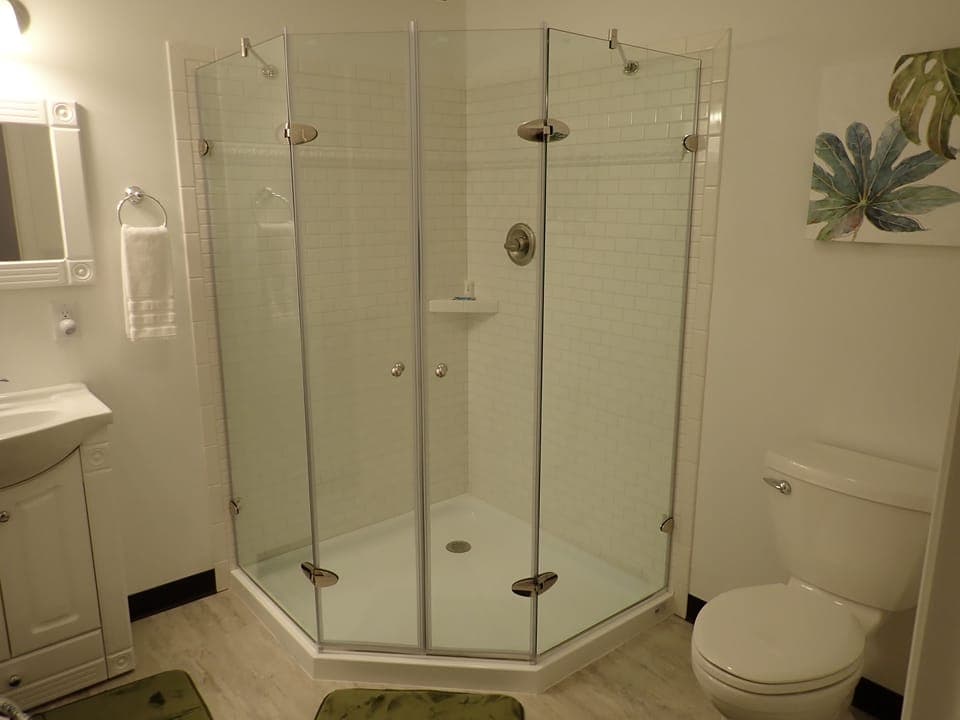 Suite, Ensuite (Room 202 - Vicki's Suite) | Bathroom