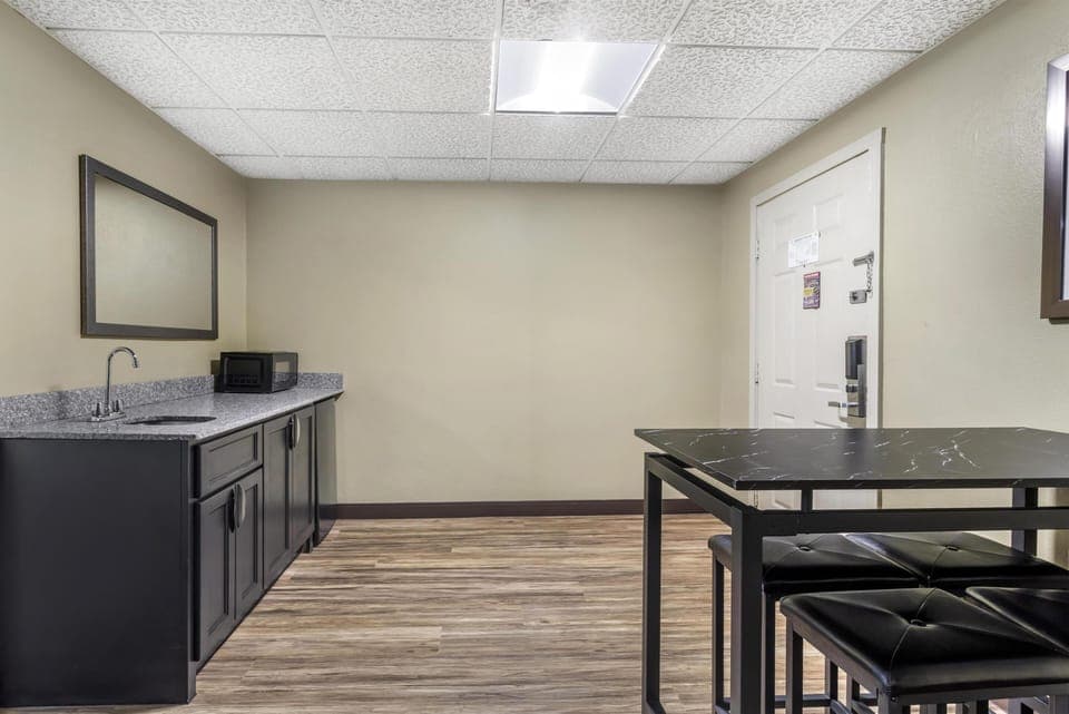 Standard Townhome, Multiple Beds, Non Smoking, Refrigerator & Microwave (Walk-in Shower) | Desk, laptop workspace, iron/ironing board, free WiFi