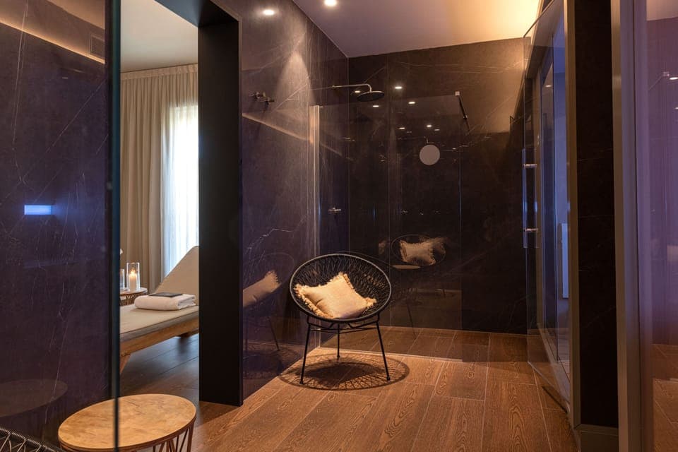 Sauna, hot tub, steam room, Turkish bath, body treatments, hydrotherapy