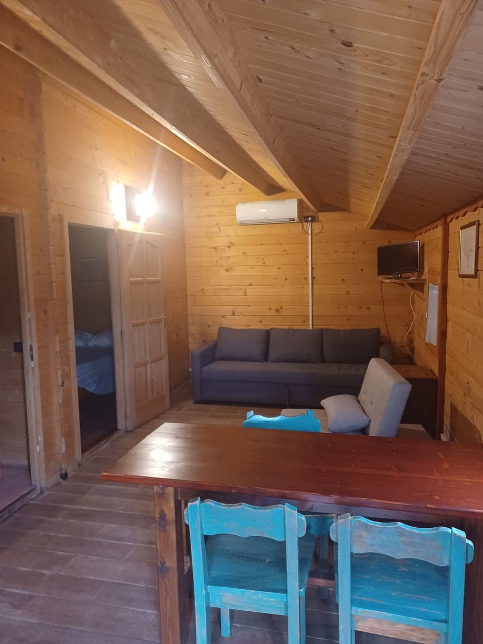 Comfort Bungalow | Living area | Flat-screen TV