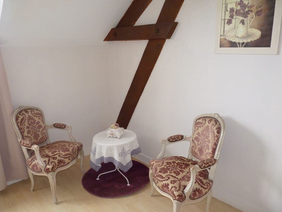 Room (Le Lys) | Blackout drapes, soundproofing, free WiFi, bed sheets