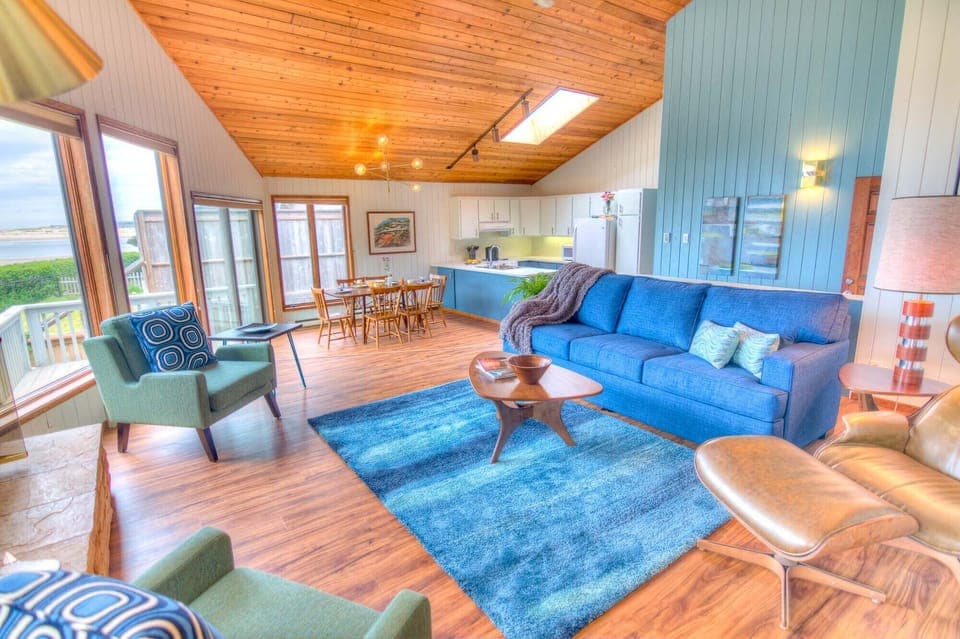 Appreciate the open concept  kitchen, dining and living area -all in a bright and sunny room.