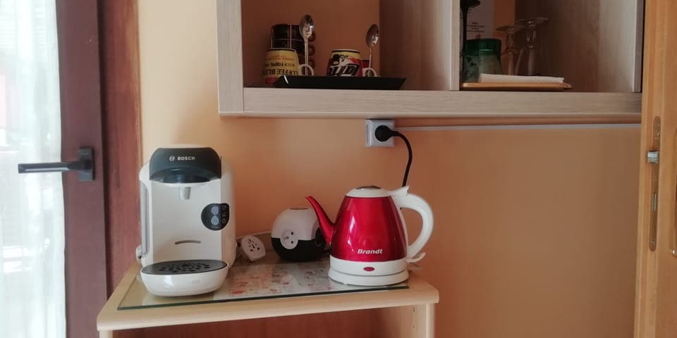 Room | Coffee and/or coffee maker