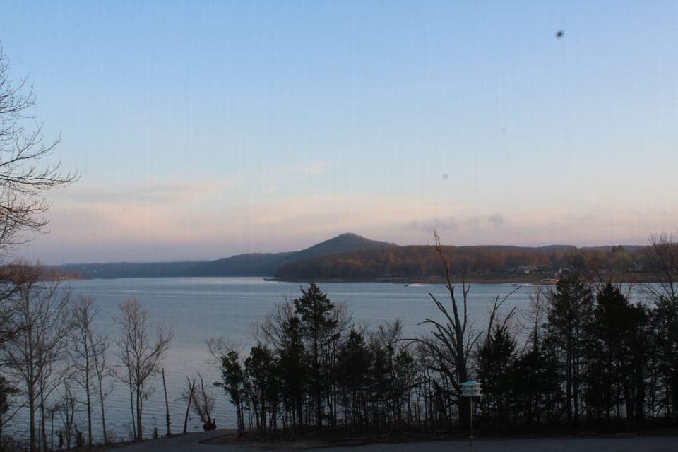 Sunrise In The Ozarks!!! True waterfront and very gentle slope to water 