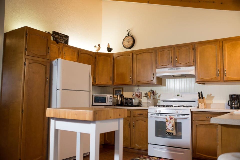 The kitchen with dishwasher!