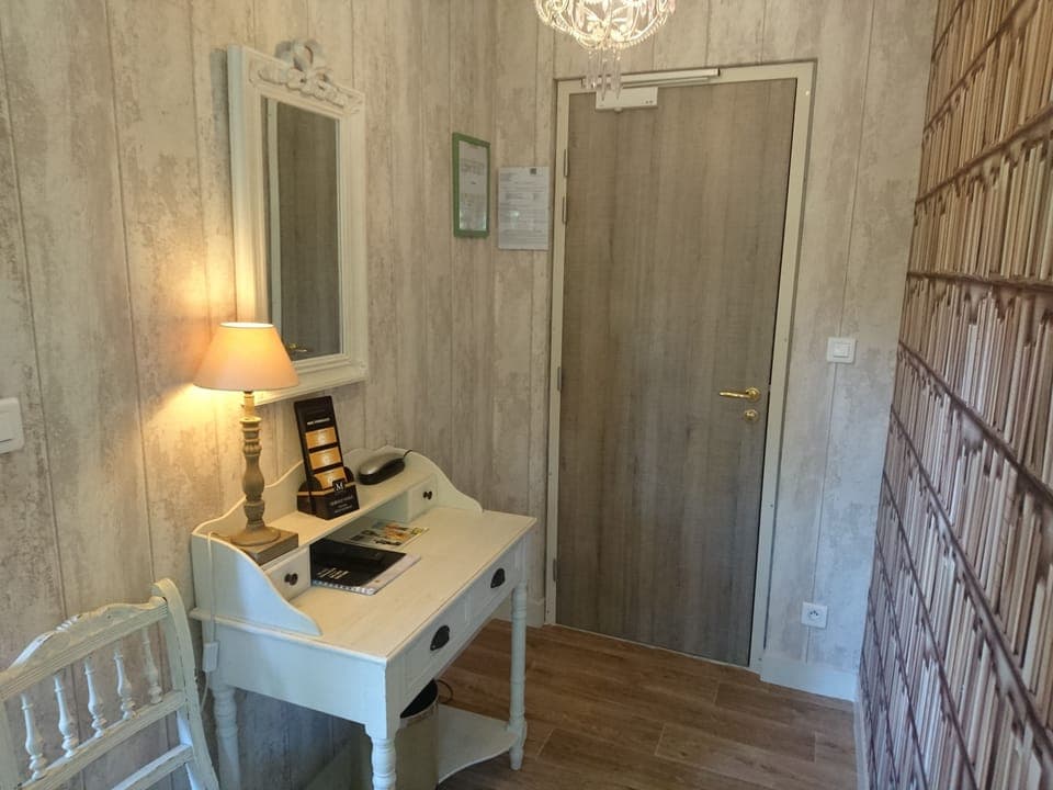 Quadruple Room | Premium bedding, individually decorated, soundproofing