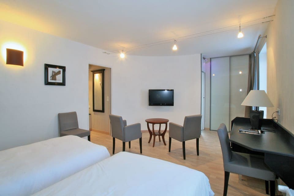 Premium bedding, in-room safe, desk, free WiFi