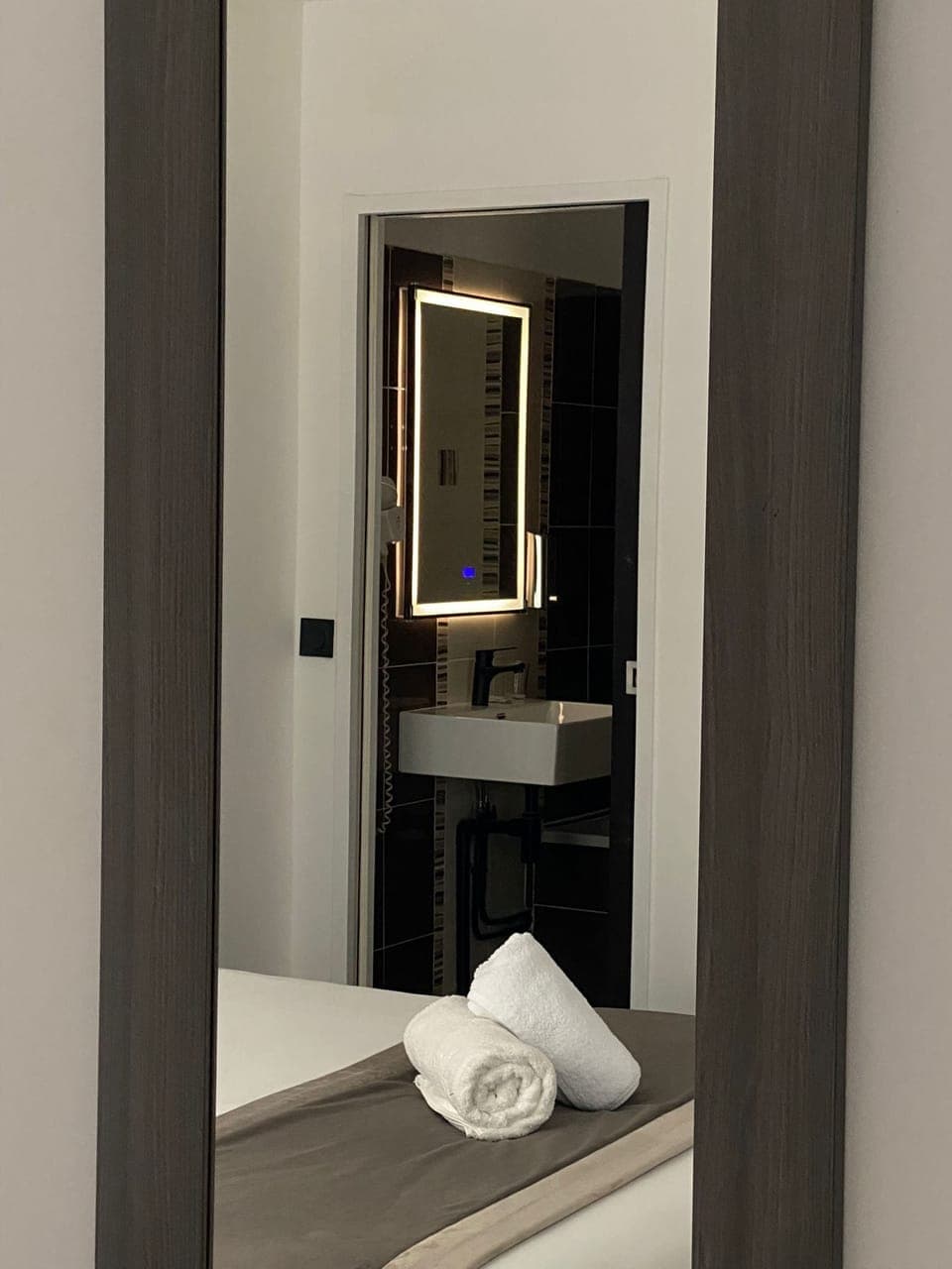 Chambre  Simple | Cribs/infant beds, rollaway beds, free WiFi, bed sheets