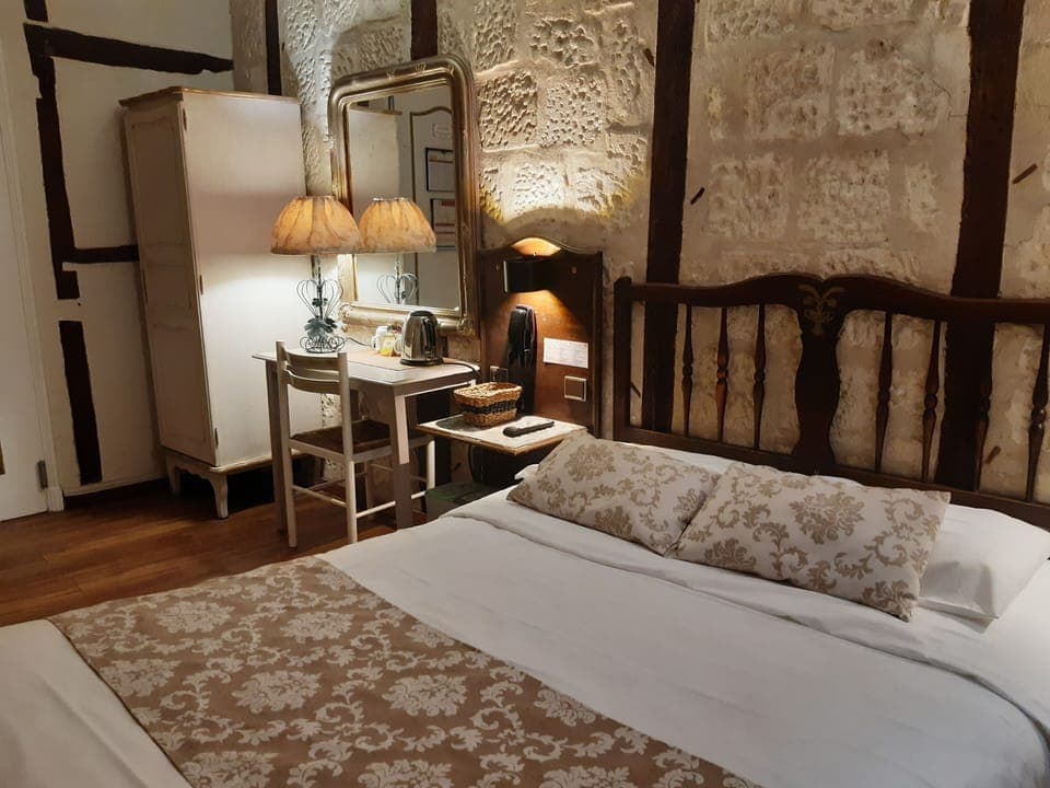 Comfort Double Room | Soundproofing, iron/ironing board, free WiFi