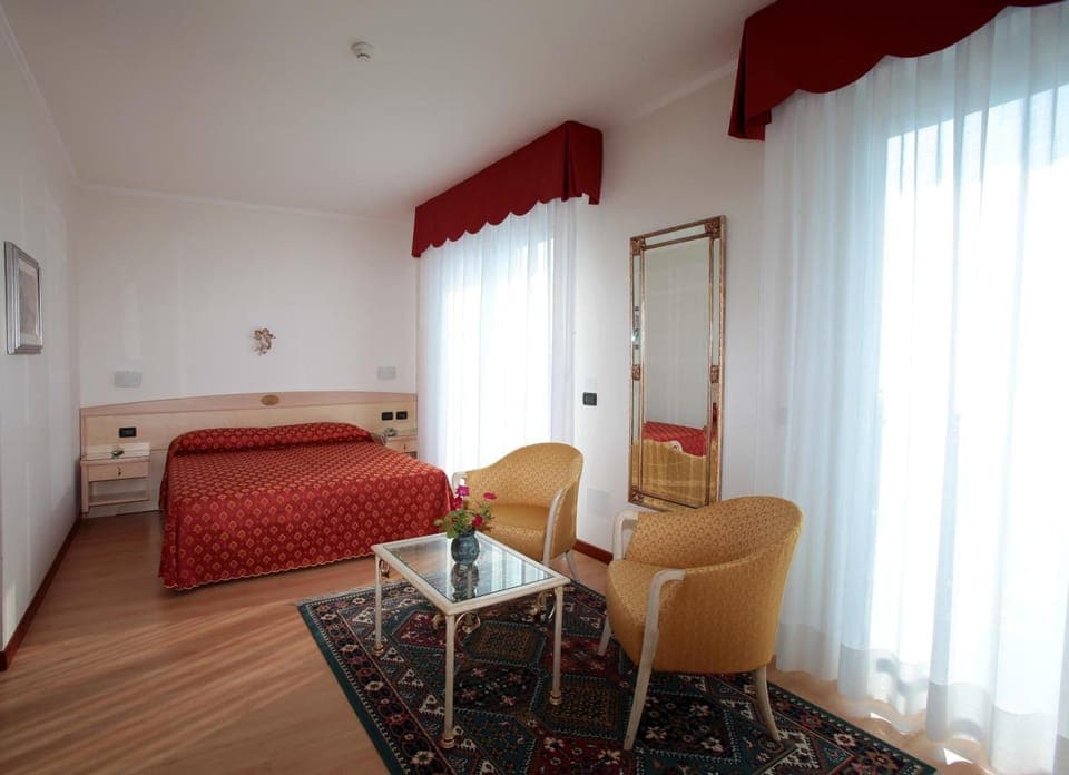 Minibar, in-room safe, individually decorated, individually furnished