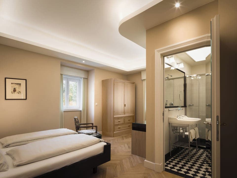 Premium bedding, down comforters, minibar, in-room safe