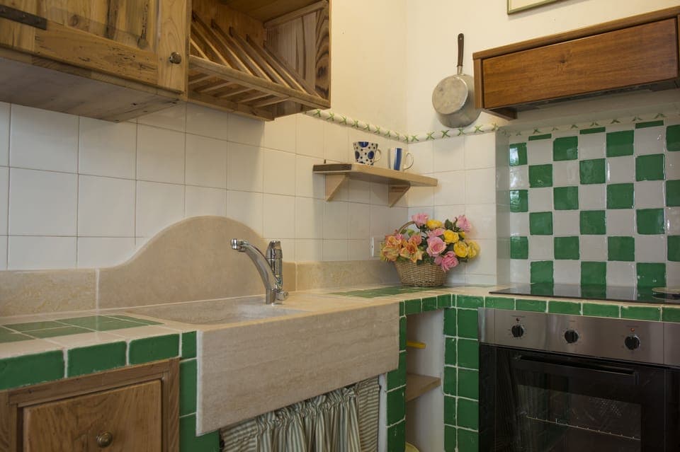 Full-size fridge, coffee/tea maker, electric kettle