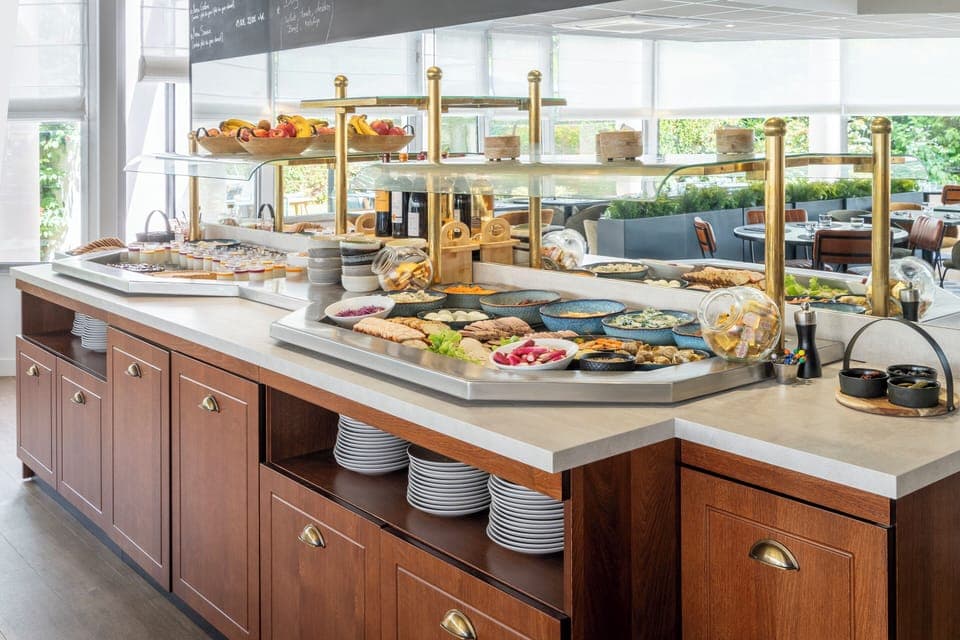 Daily buffet breakfast (EUR 13.50 per person)