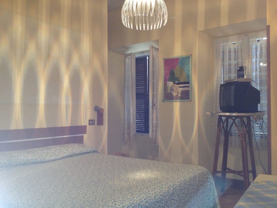 Classic Double or Twin Room | Desk, free WiFi