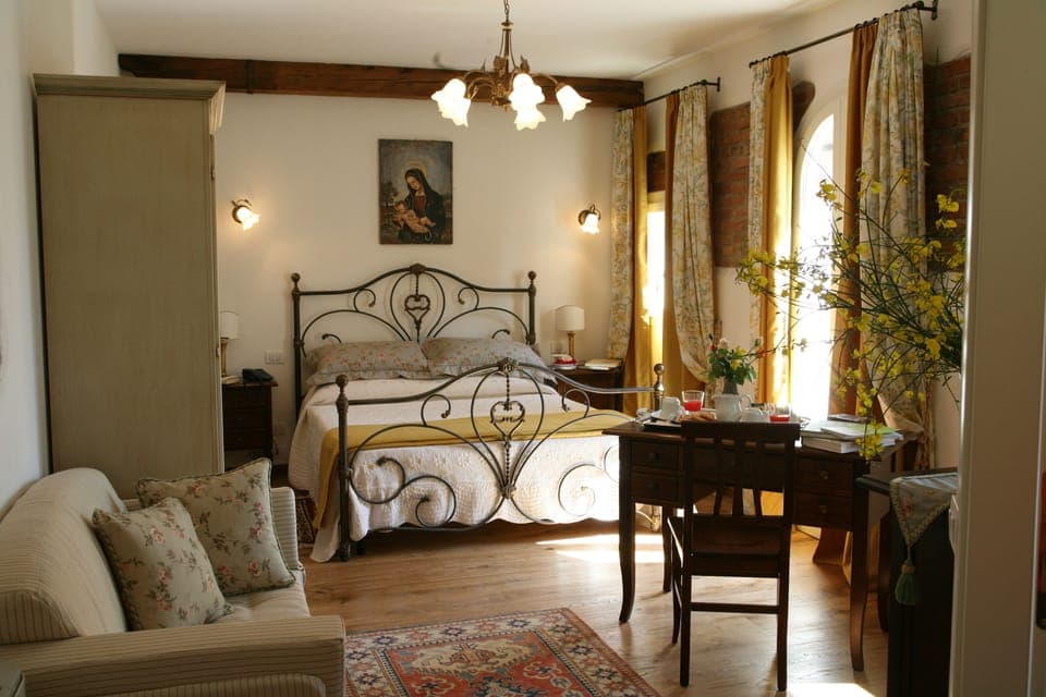 Double Room | Egyptian cotton sheets, Select Comfort beds, minibar, desk