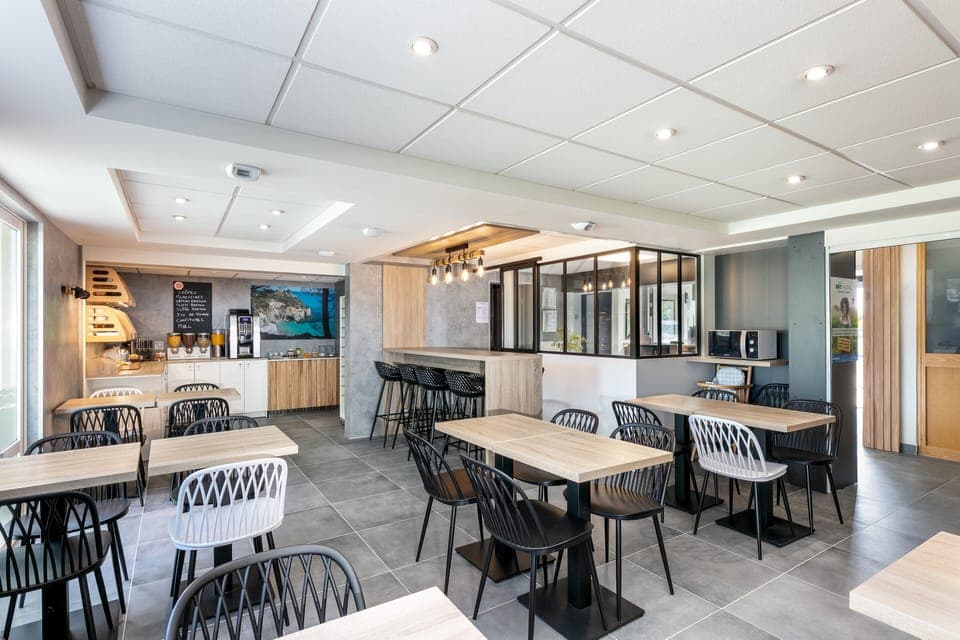 Daily buffet breakfast (EUR 10 per person)