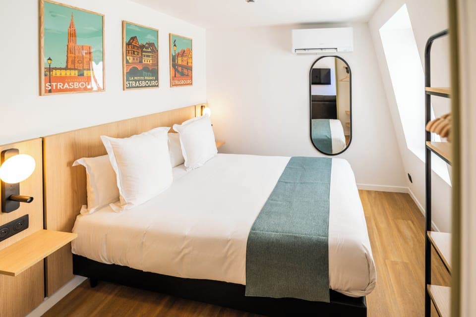 City Apartment, 1 Bedroom, Non Smoking, Air conditioning | Hypo-allergenic bedding, desk, soundproofing, iron/ironing board