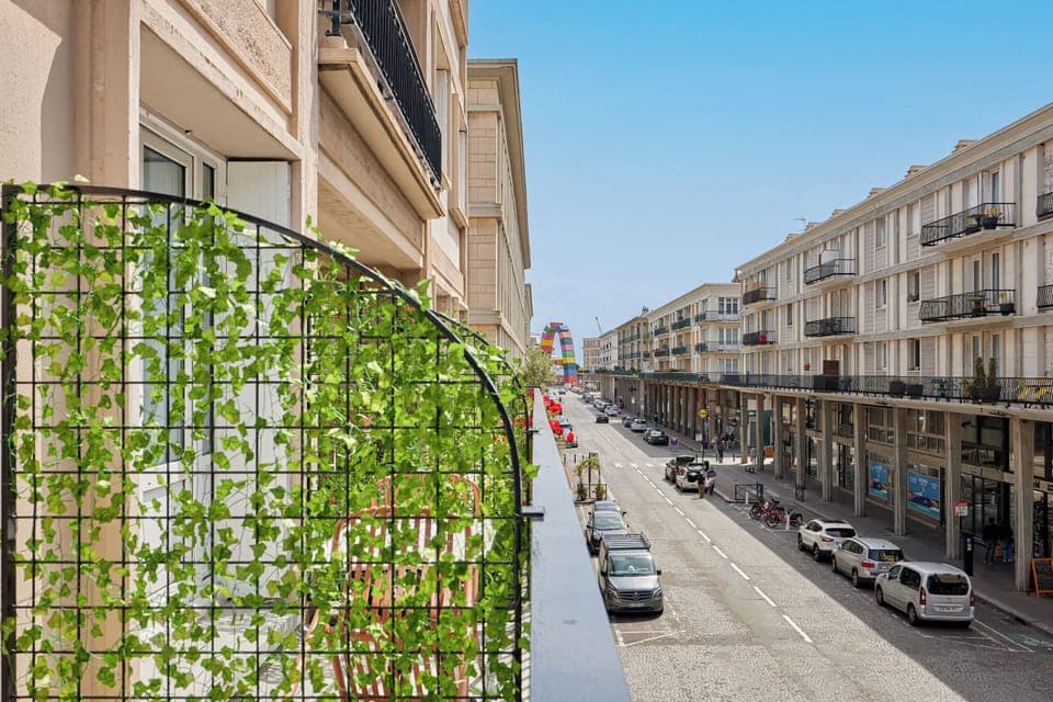 Comfort Double Room | In-room safe, desk, blackout drapes, iron/ironing board