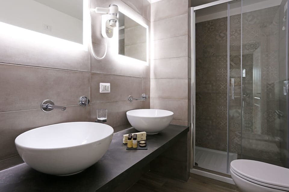 Deluxe Triple Room, 1 Bedroom, Refrigerator | Bathroom | Combined shower/tub, free toiletries, hair dryer, towels