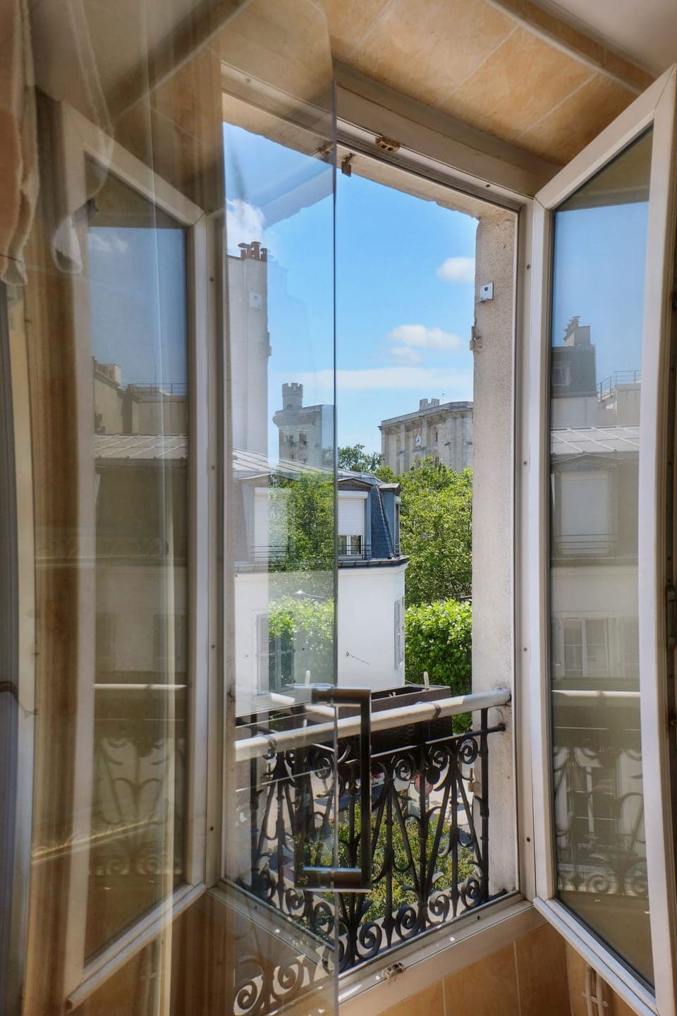 Triple Room | Hypo-allergenic bedding, in-room safe, individually decorated, desk