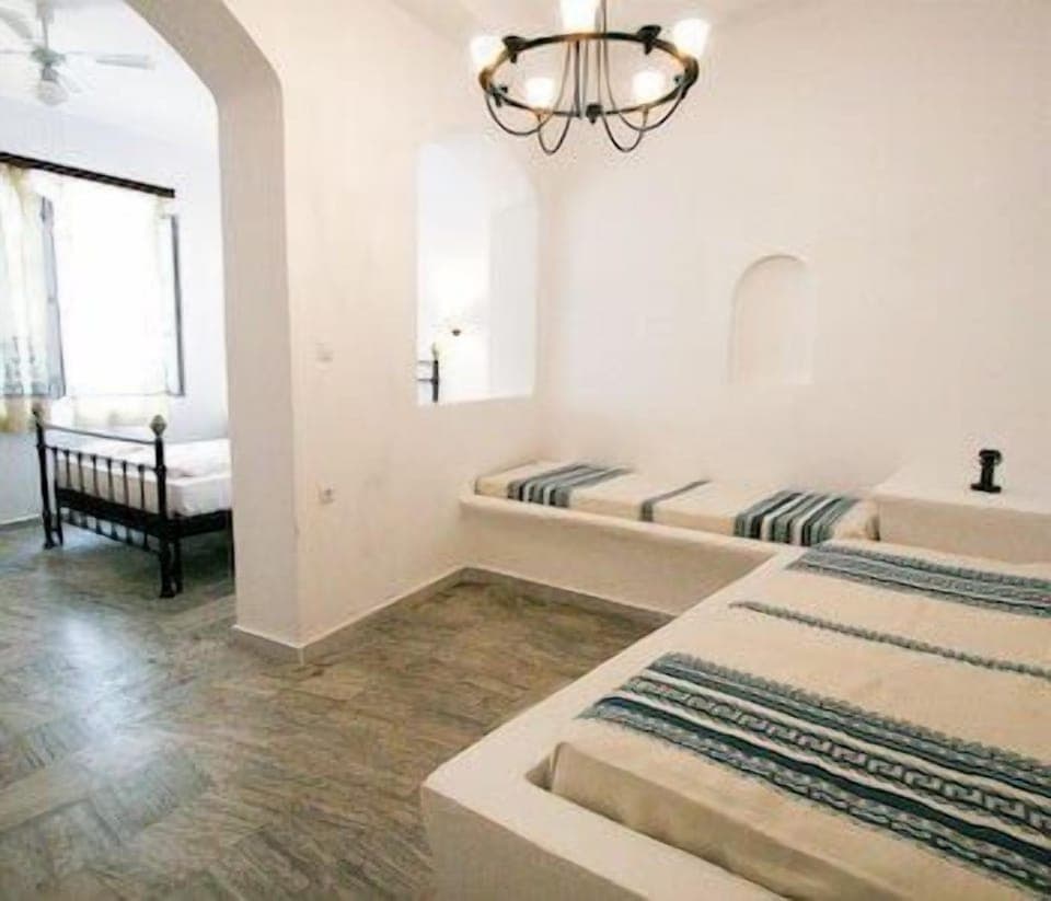 Family Room | 13 bedrooms, in-room safe, soundproofing, iron/ironing board