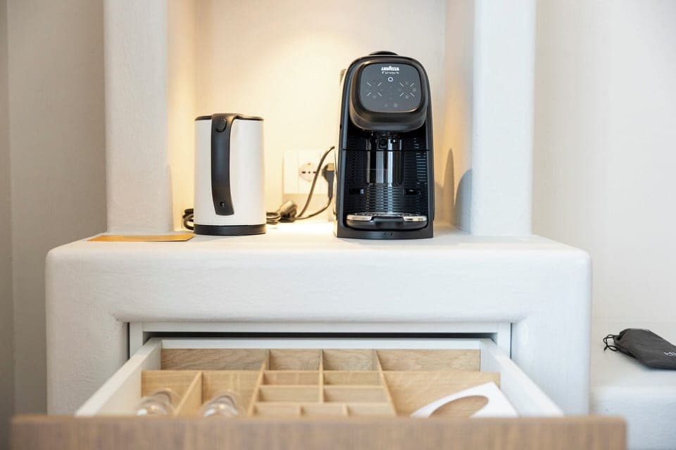 Deluxe Room, Balcony, Partial Lake View | Room amenity