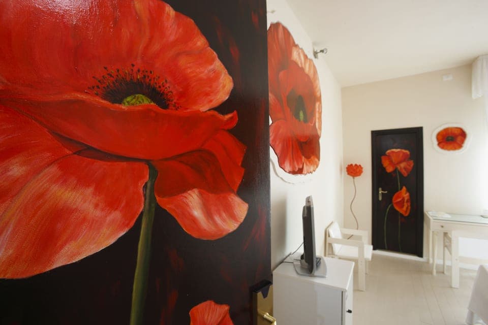 Minibar, in-room safe, individually decorated, individually furnished