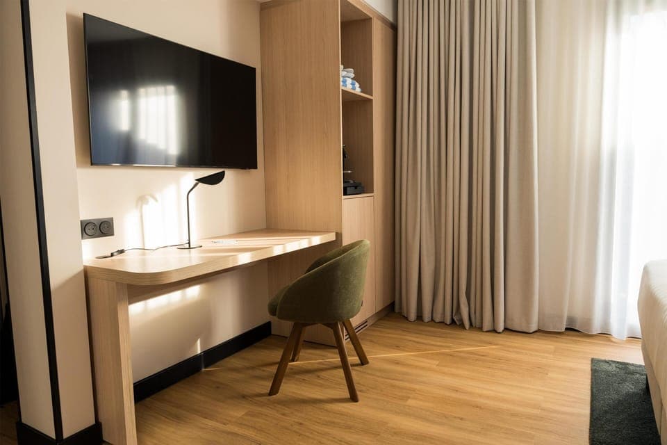 In-room safe, desk, soundproofing, iron/ironing board