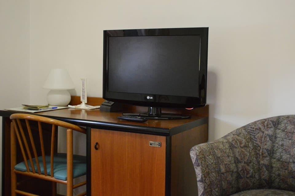 Minibar, desk, free WiFi, bed sheets