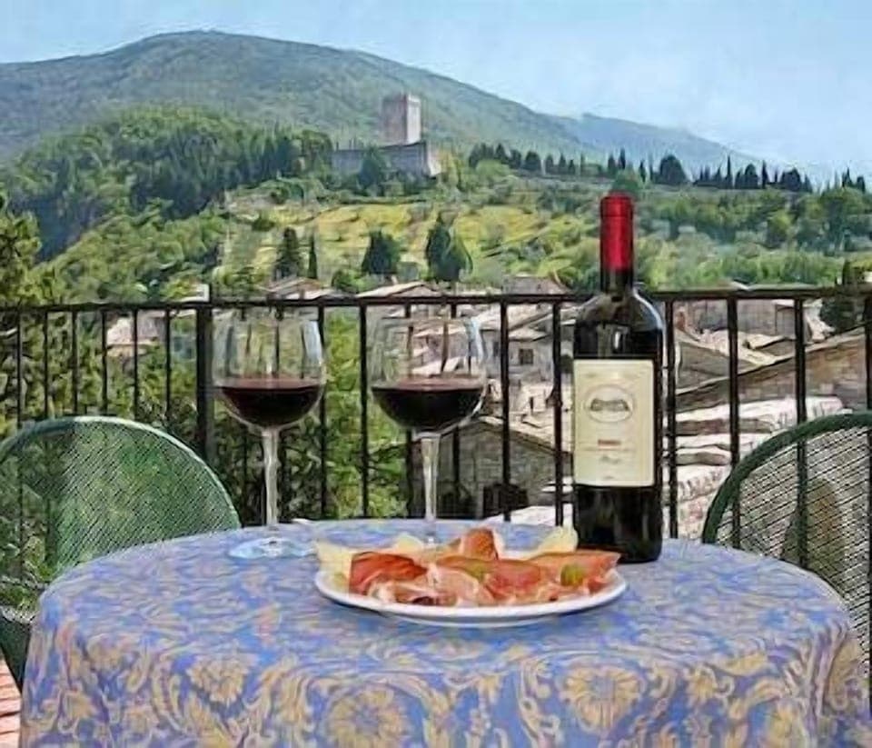 Breakfast, lunch, dinner served; Italian cuisine 