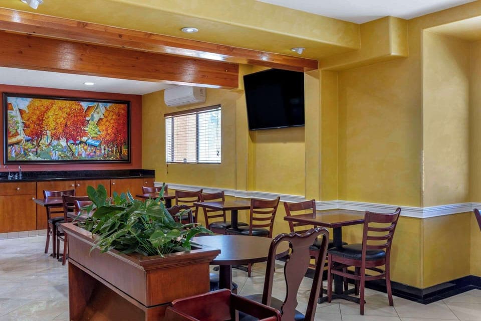 Free daily self-serve breakfast