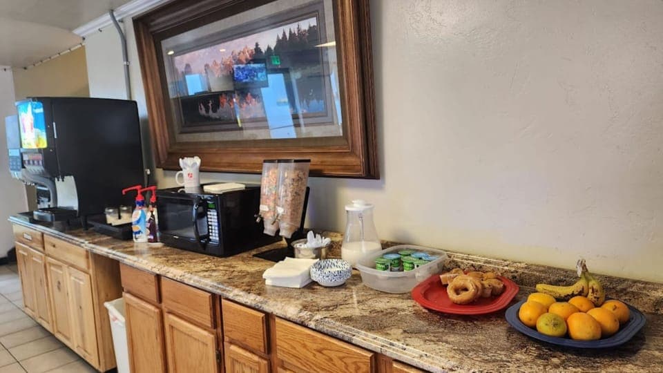 Free daily continental breakfast