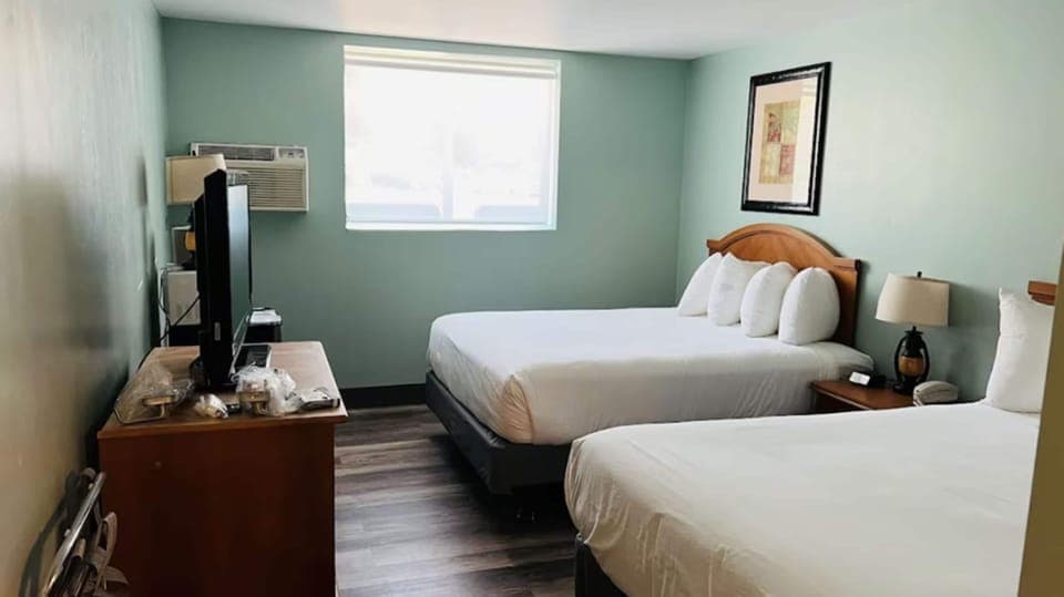 Standard Single Room, 1 Queen Bed | Individually furnished, desk, iron/ironing board, free WiFi