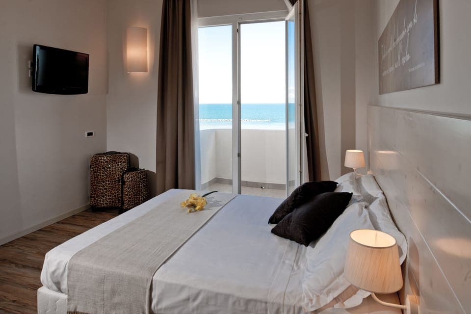 In-room safe, desk, iron/ironing board, cribs/infant beds