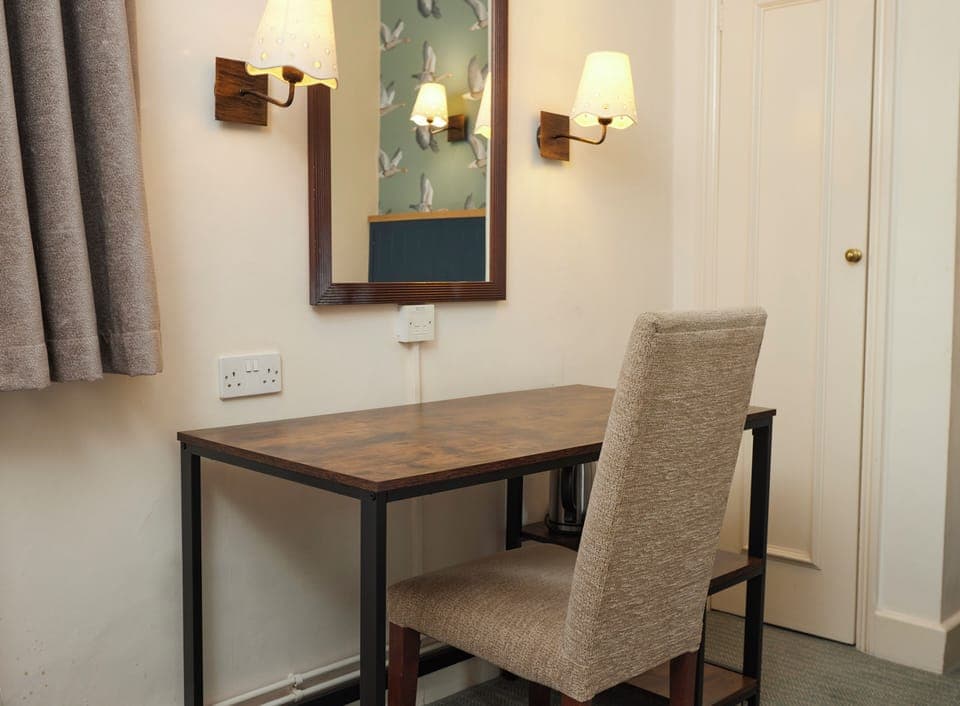 Single Room | Desk, iron/ironing board, free cribs/infant beds, free WiFi