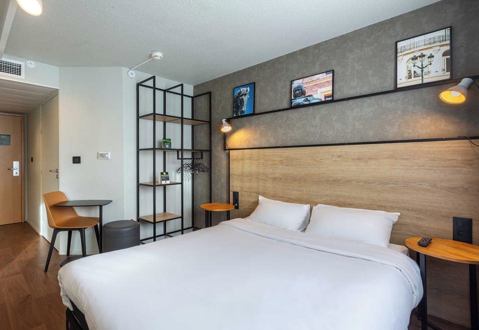 Standard Double Room, Mobility Accessible, Non Smoking | Desk, blackout drapes, soundproofing, iron/ironing board