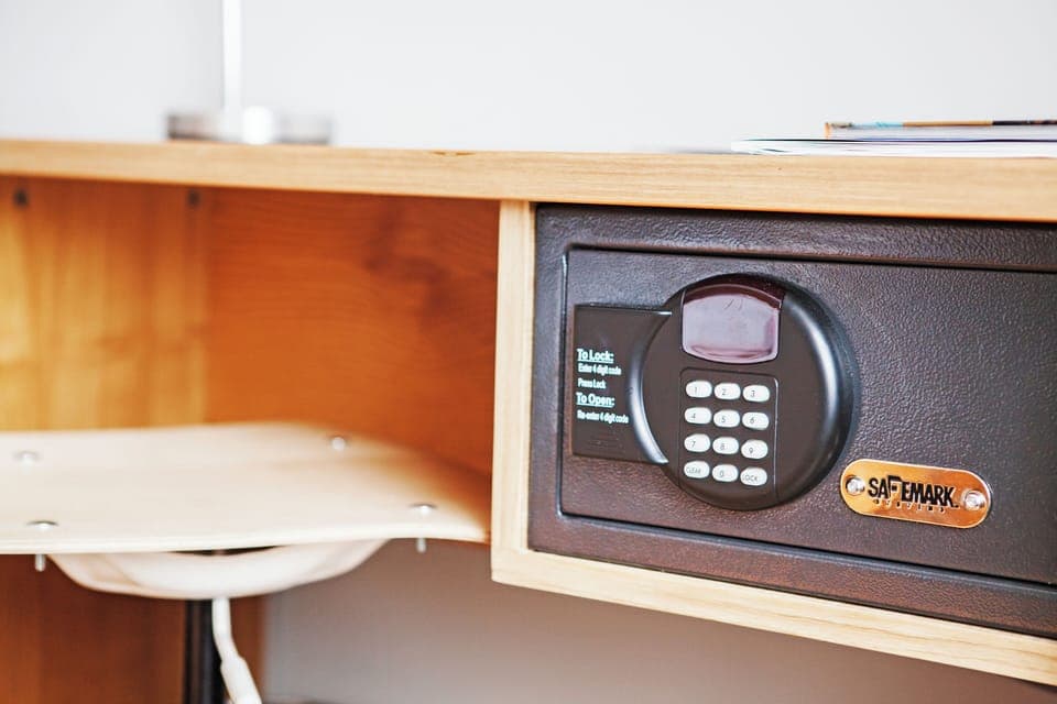 Standard Room, 3 Twin Beds | Premium bedding, in-room safe, desk, laptop workspace