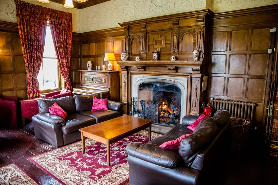 Serves lunch and brunch