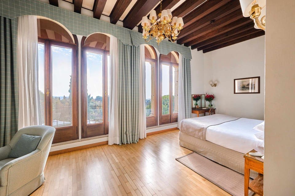 Hypo-allergenic bedding, down comforters, minibar, in-room safe