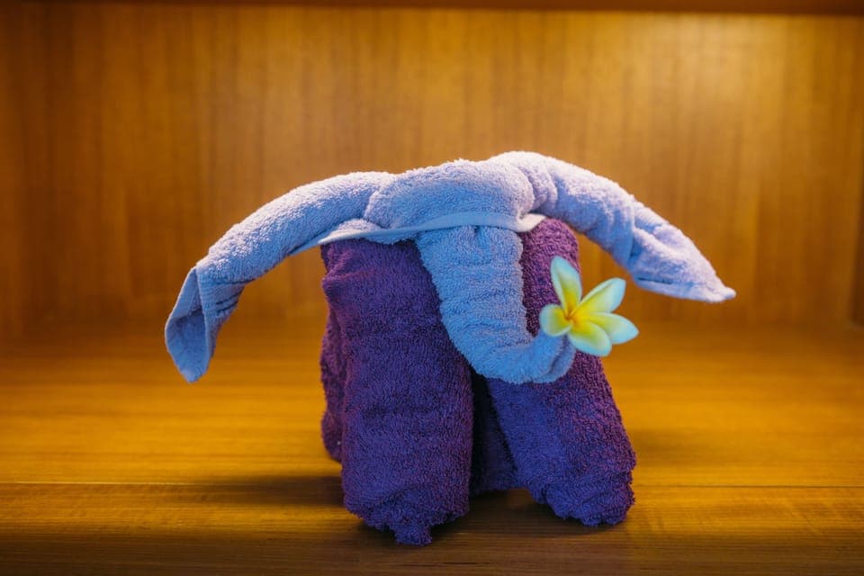 Room, 1 King Bed | Minibar, in-room safe, soundproofing, free WiFi