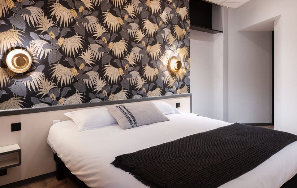 Privilege Quadruple Room | Desk, blackout drapes, soundproofing, free cribs/infant beds